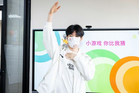 姜承錄探访新阳光病房学校。图/受访者提供 姜承錄探访新阳光病房学校。图/受访者提供