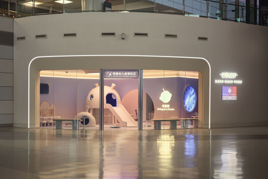 郑州新郑国际机场联合Babycare共建的超150平方米母婴室。 郑州新郑国际机场联合Babycare共建的超150平方米母婴室。