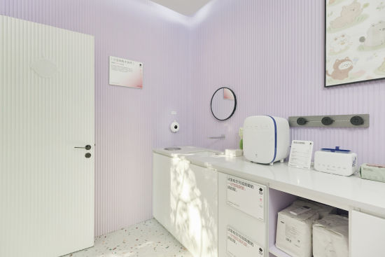杭州西溪湿地,Babycare参与设计、改造的一间母婴室,内部设施、用品齐全。 杭州西溪湿地,Babycare参与设计、改造的一间母婴室,内部设施、用品齐全。