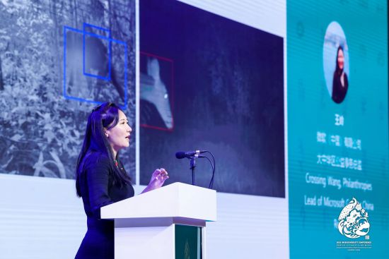 2021年9月,王岭在《生物多样性公约》缔约方大会第十五次会议(COP15)的平行论坛上介绍项目。图|受访者提供 2021年9月,王岭在《生物多样性公约》缔约方大会第十五次会议(COP15)的平行论坛上介绍项目。图|受访者提供