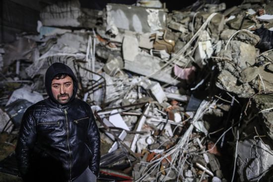 土耳其哈塔伊，当地发生地震后，建筑受损严重。